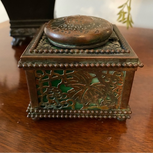 VTG Tiffany Studios ink well - bronze & swirled green stained glass marked 845 - Picture 5 of 10